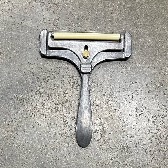 Vintage Cheese Slicer Adjustable Metal Wire & Roller Taiwan - Picture 2 of 6